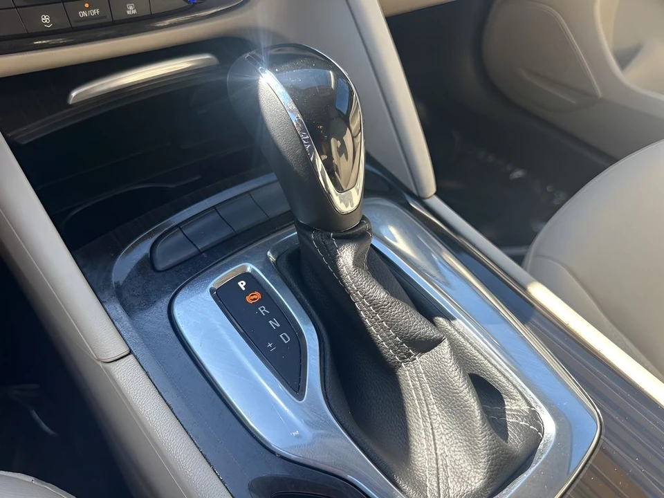 2018 Buick Regal - Image 16 of 21
