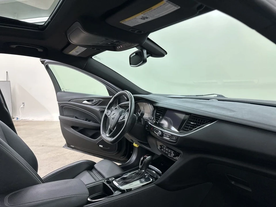 2018 Buick Regal - Image 17 of 21