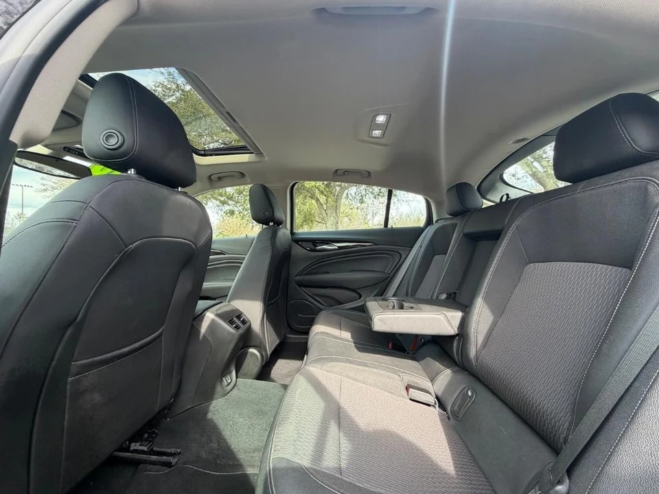 2018 Buick Regal - Image 17 of 21