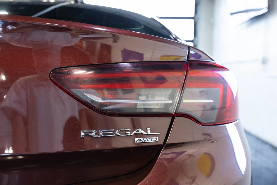 2018 Buick Regal - Image 11 of 21