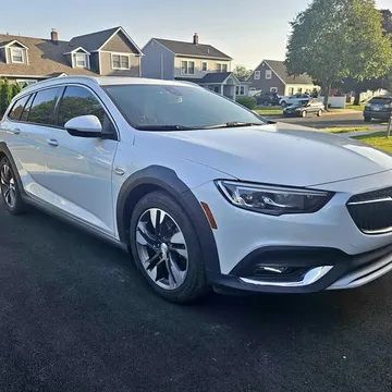 2018 Buick Regal TourX Essence