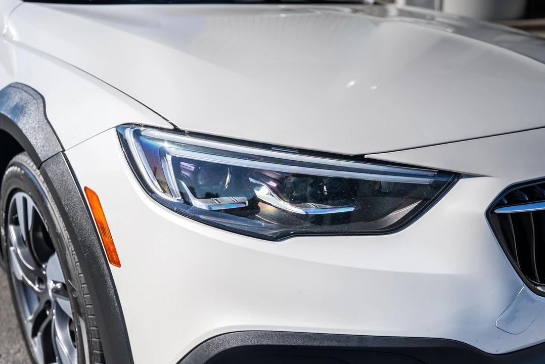 2018 Buick Regal - Image 13 of 31