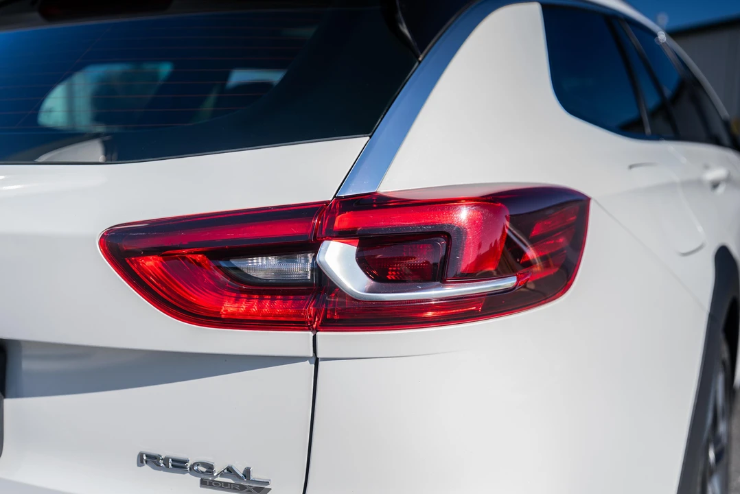 2018 Buick Regal - Image 18 of 31