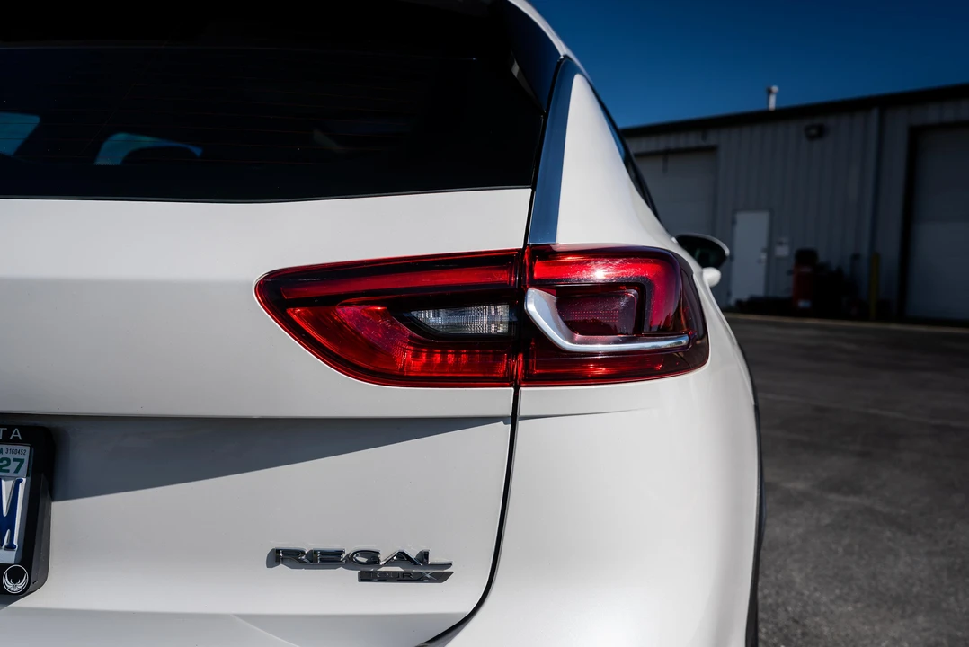 2018 Buick Regal - Image 19 of 31