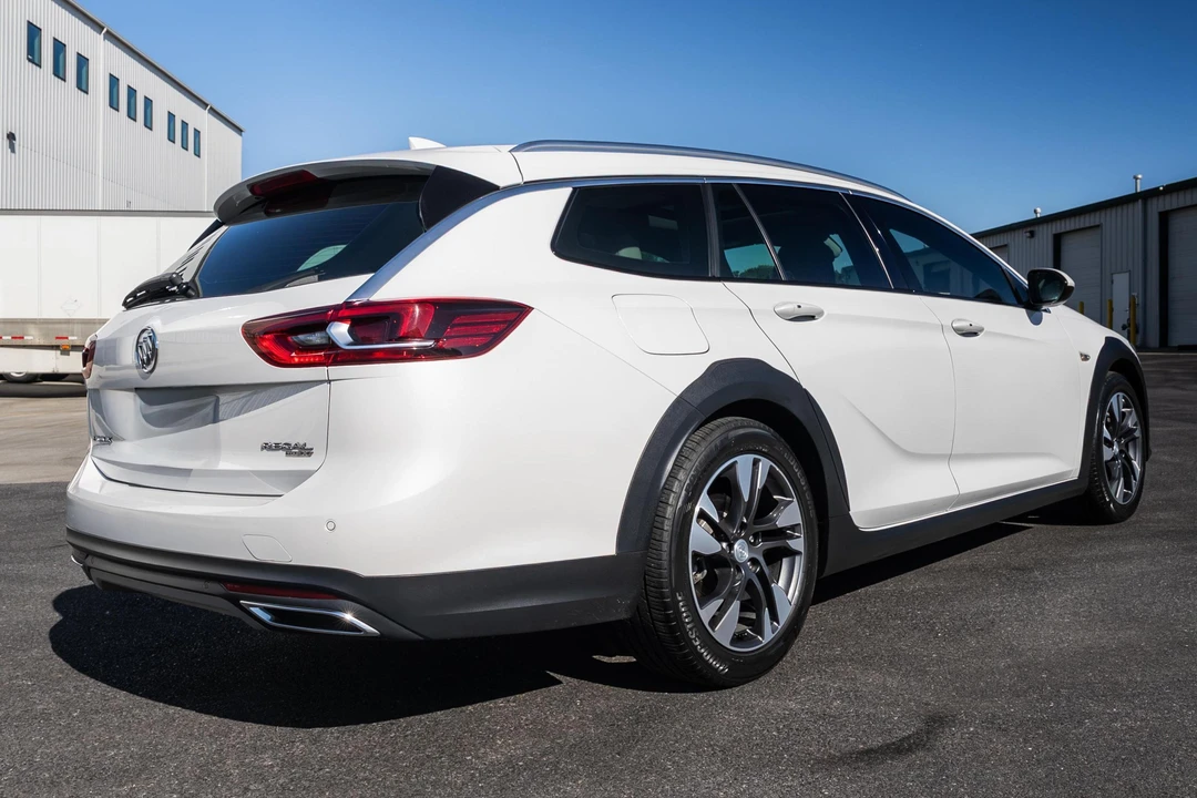 2018 Buick Regal - Image 4 of 31