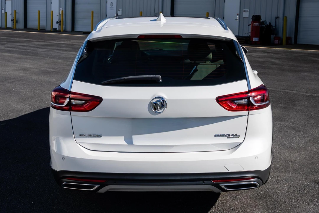 2018 Buick Regal - Image 5 of 31