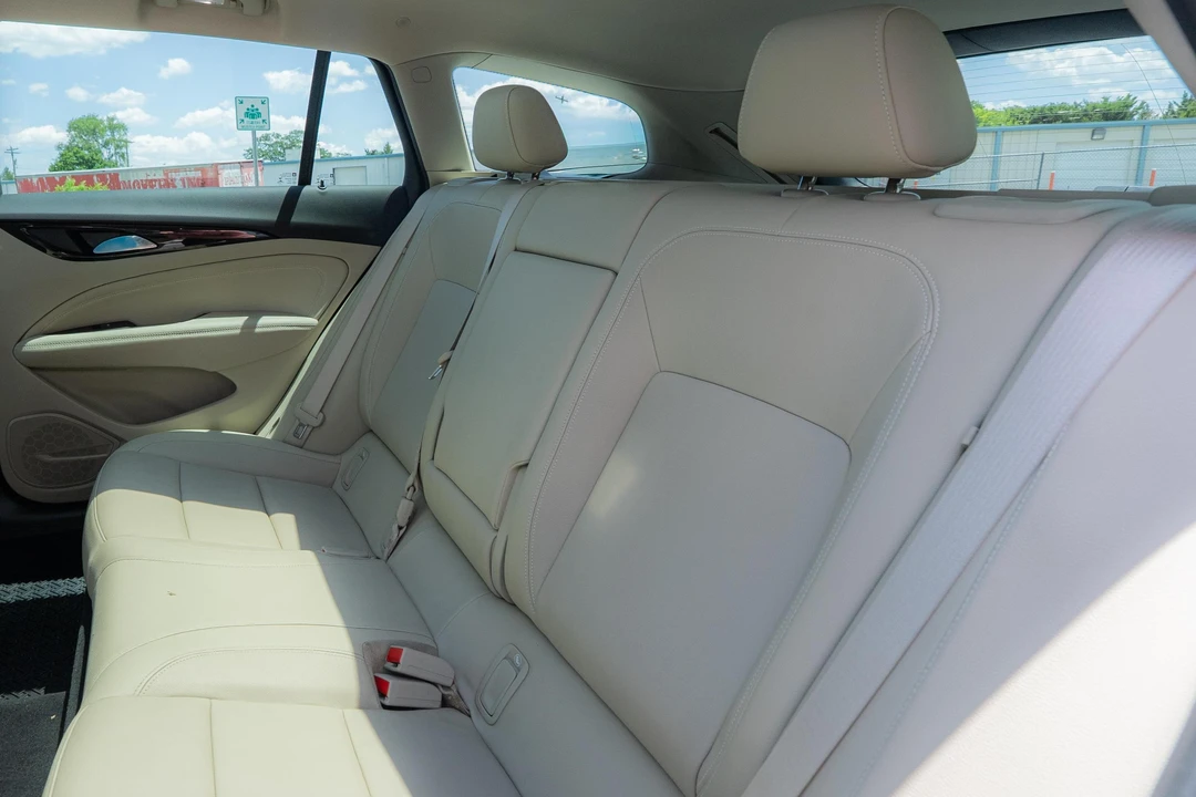 2018 Buick Regal - Image 26 of 31