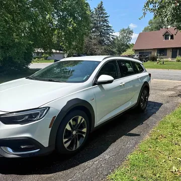 2018 Buick Regal TourX Essence Wagon 4D