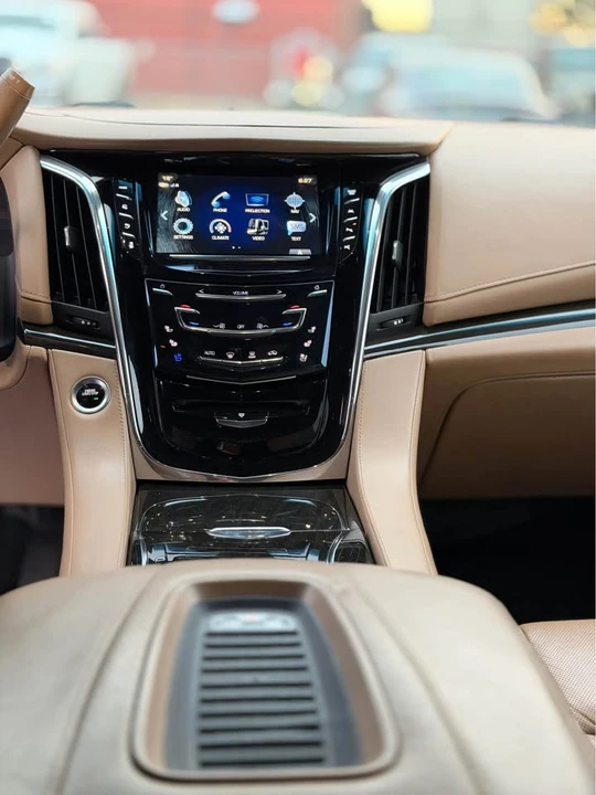 2018 Cadillac Escalade 4th Gen - Image 14 of 20