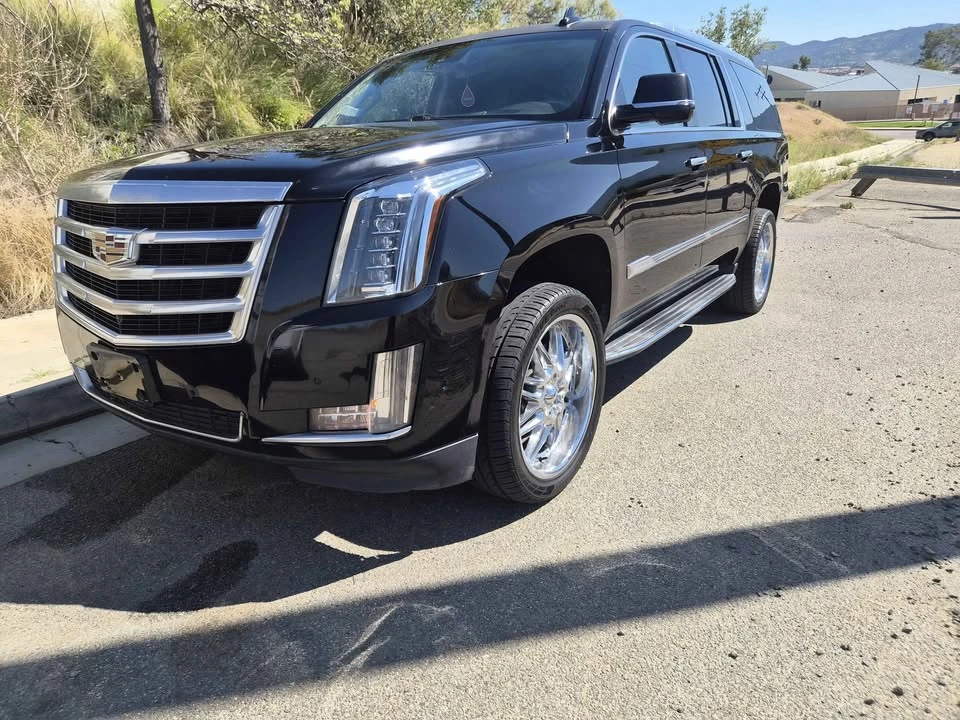 2018 Cadillac Escalade 4th Gen - Image 5 of 10