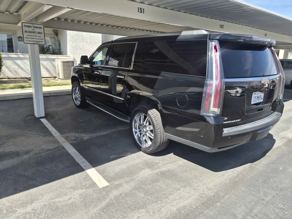 2018 Cadillac Escalade 4th Gen - Image 2 of 10