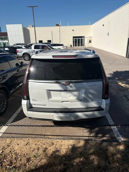 2018 Cadillac Escalade 4th Gen - Image 4 of 15