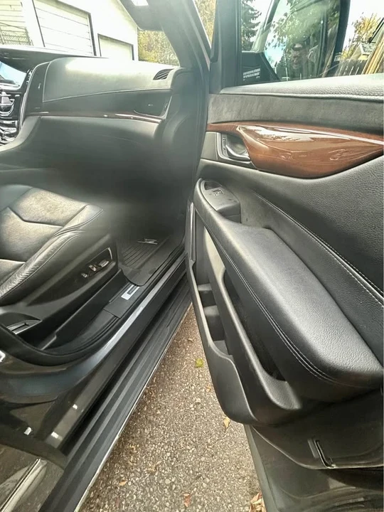 2018 Cadillac Escalade 4th Gen - Image 14 of 15