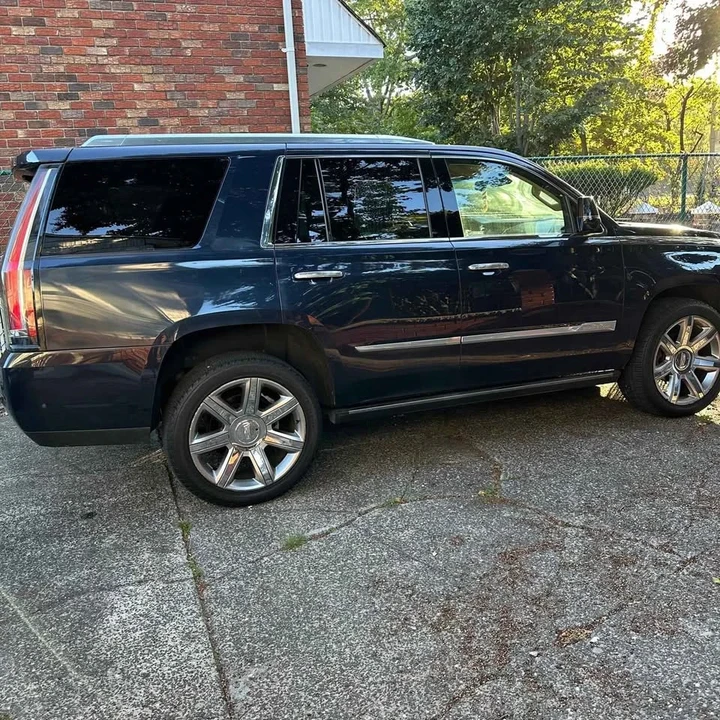 2018 Cadillac Escalade 4th Gen - Image 9 of 13