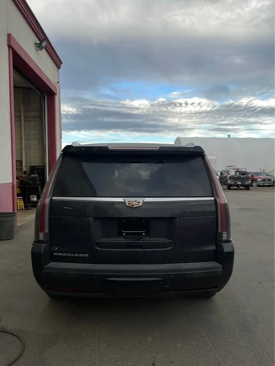 2018 Cadillac Escalade 4th Gen - Image 2 of 15