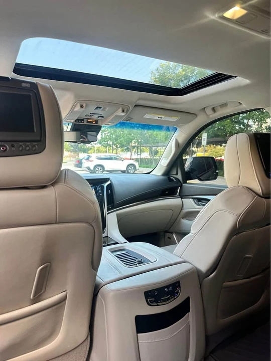 2018 Cadillac Escalade 4th Gen - Image 8 of 10