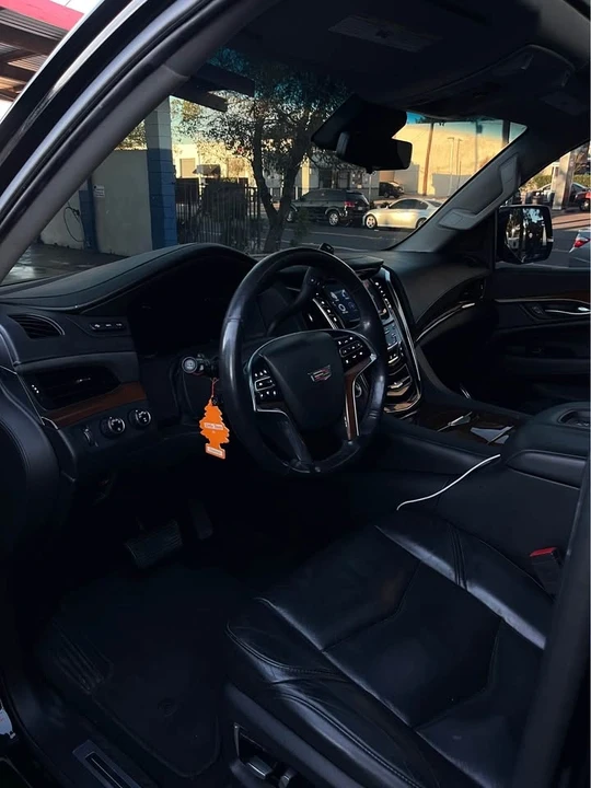 2018 Cadillac Escalade 4th Gen - Image 2 of 8