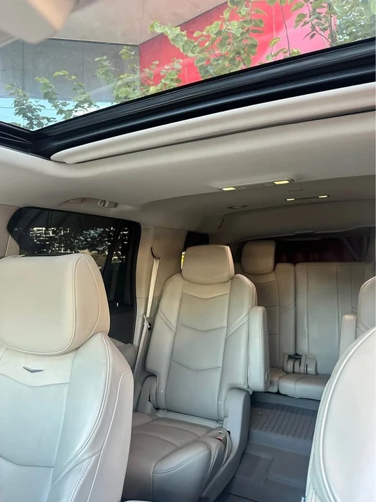 2018 Cadillac Escalade 4th Gen - Image 9 of 10