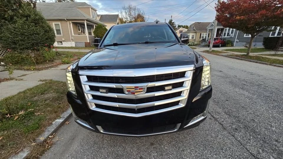 2018 Cadillac Escalade 4th Gen - Image 2 of 11