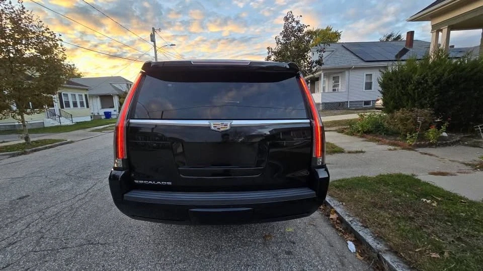 2018 Cadillac Escalade 4th Gen - Image 3 of 11