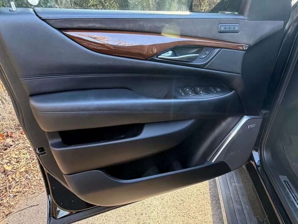 2018 Cadillac Escalade 4th Gen - Image 9 of 18