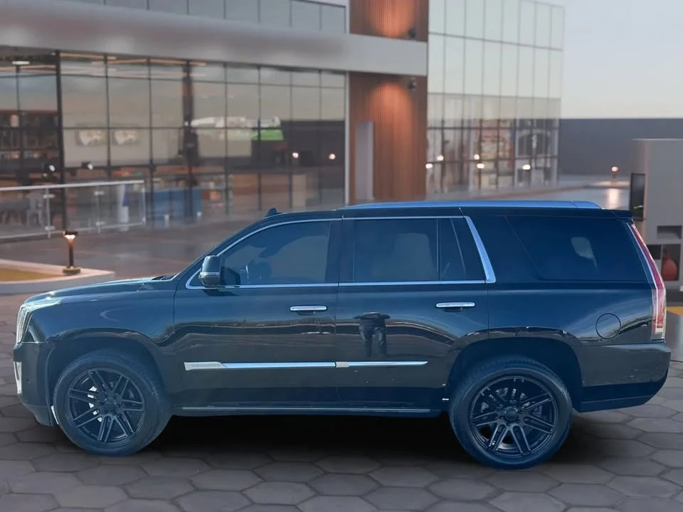 2018 Cadillac Escalade 4th Gen - Image 9 of 15