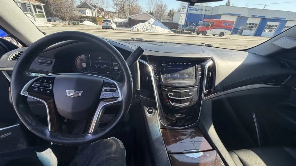 2018 Cadillac Escalade 4th Gen - Image 14 of 17