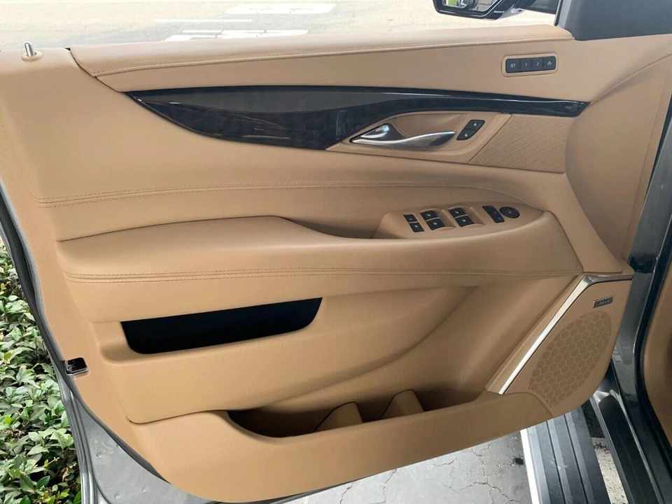 2018 Cadillac Escalade 4th Gen - Image 15 of 31