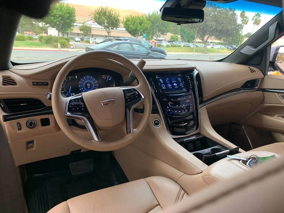2018 Cadillac Escalade 4th Gen - Image 25 of 31