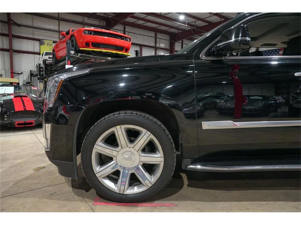 2018 Cadillac Escalade 4th Gen - Image 3 of 31