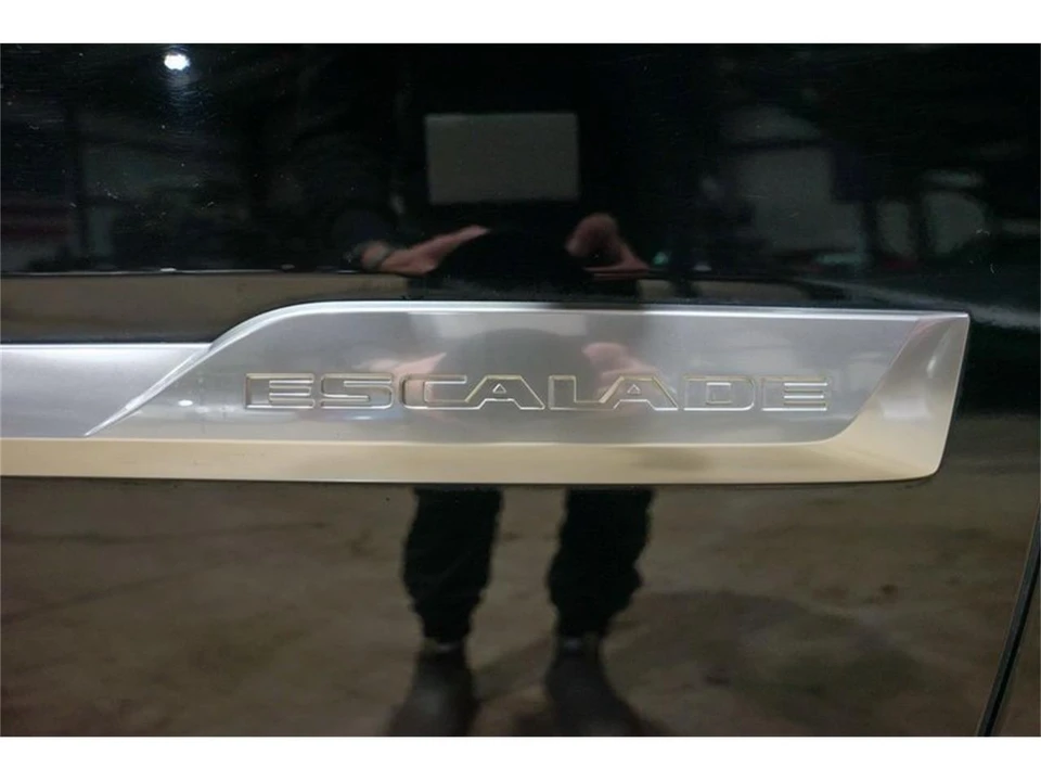 2018 Cadillac Escalade 4th Gen - Image 25 of 31