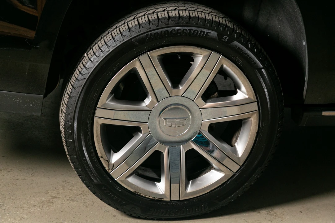 2018 Cadillac Escalade 4th Gen - Image 19 of 21