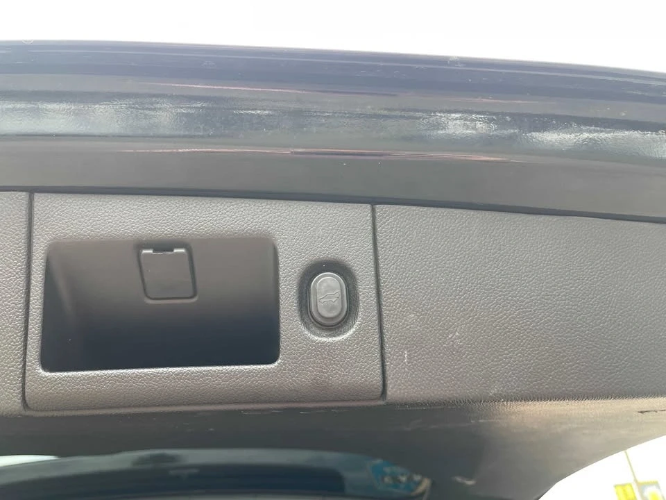 2018 Cadillac Escalade 4th Gen - Image 13 of 19