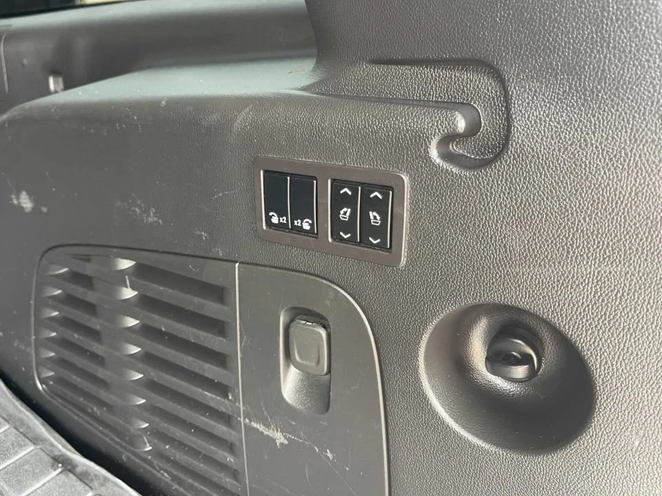 2018 Cadillac Escalade 4th Gen - Image 12 of 19