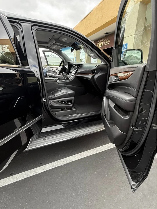 2018 Cadillac Escalade 4th Gen - Image 14 of 19