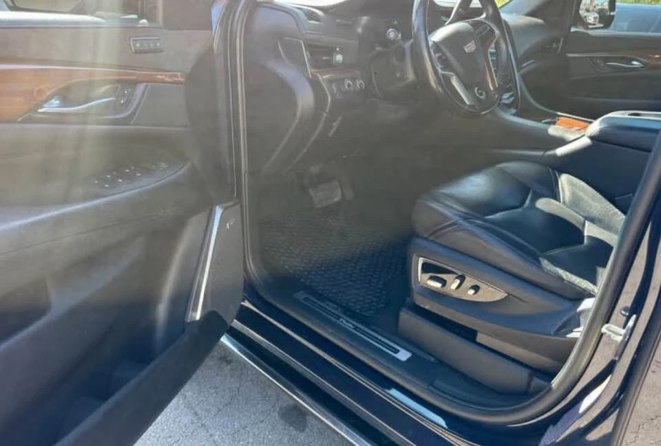 2018 Cadillac Escalade 4th Gen - Image 3 of 4