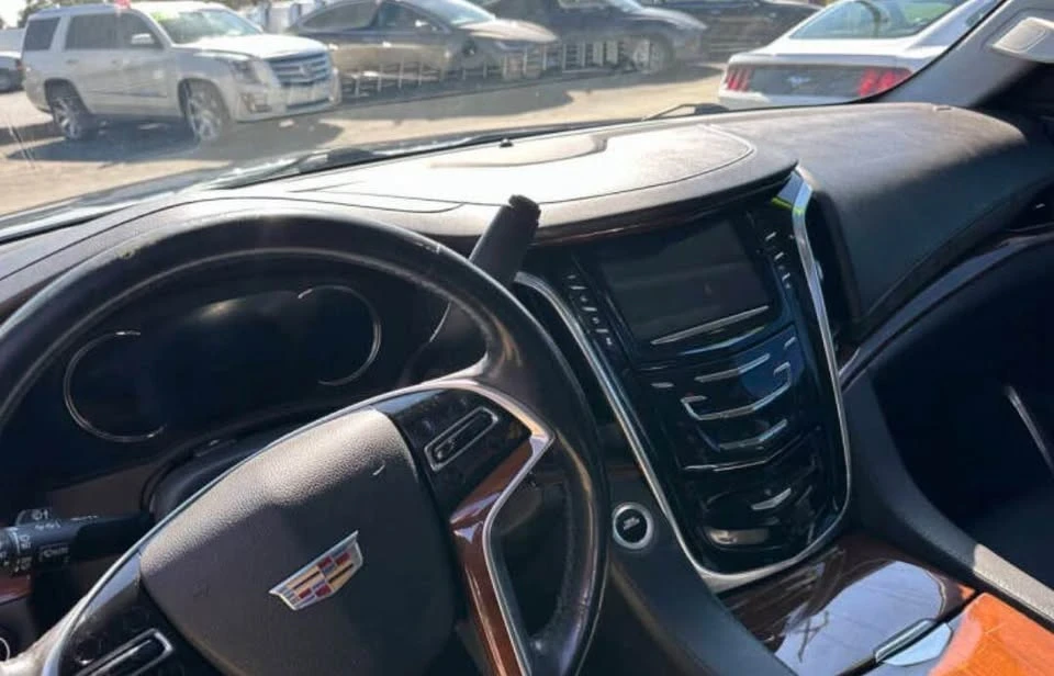2018 Cadillac Escalade 4th Gen - Image 4 of 4
