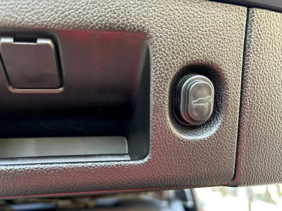2018 Cadillac Escalade 4th Gen - Image 20 of 20