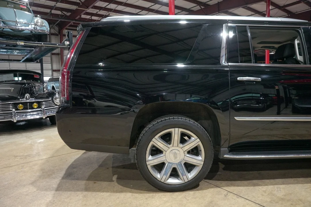2018 Cadillac Escalade 4th Gen - Image 9 of 12