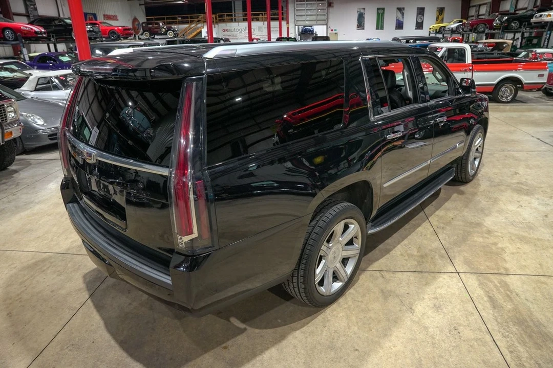 2018 Cadillac Escalade 4th Gen - Image 17 of 21