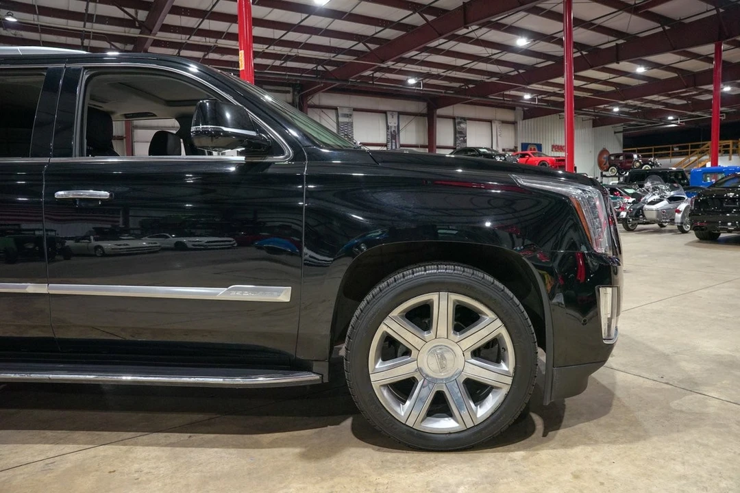 2018 Cadillac Escalade 4th Gen - Image 11 of 12