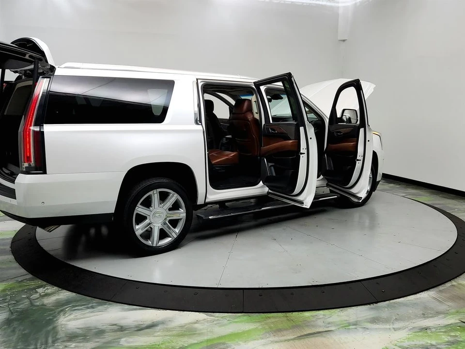 2018 Cadillac Escalade 4th Gen - Image 11 of 12