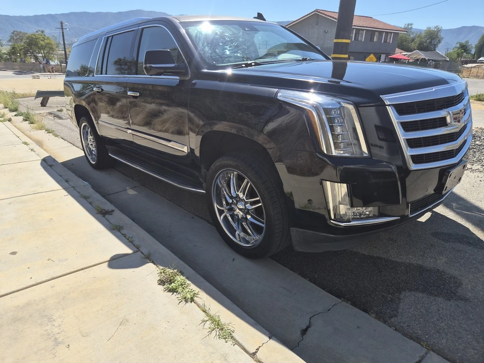 2018 Cadillac Escalade 4th Gen - Image 5 of 13