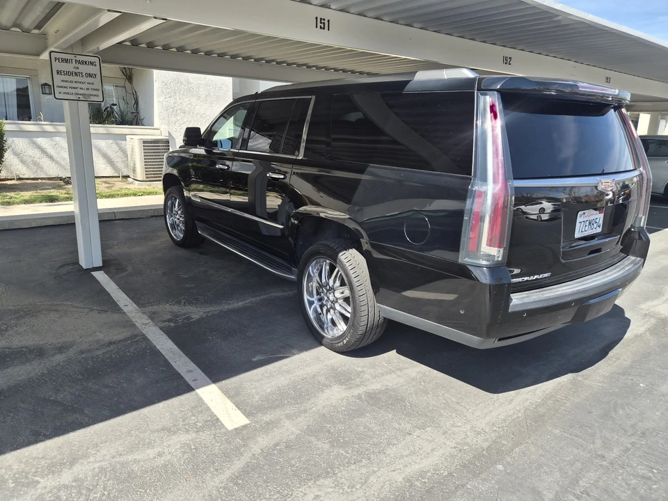 2018 Cadillac Escalade 4th Gen - Image 8 of 13