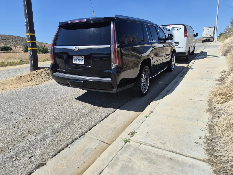 2018 Cadillac Escalade 4th Gen - Image 4 of 13