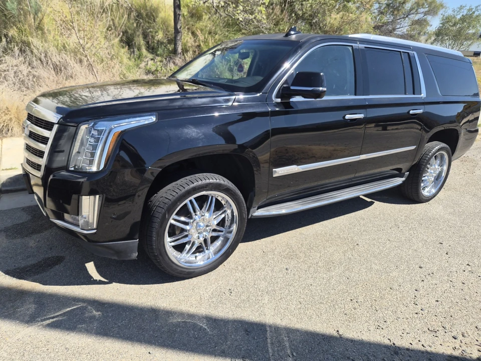 2018 Cadillac Escalade 4th Gen - Image 2 of 13