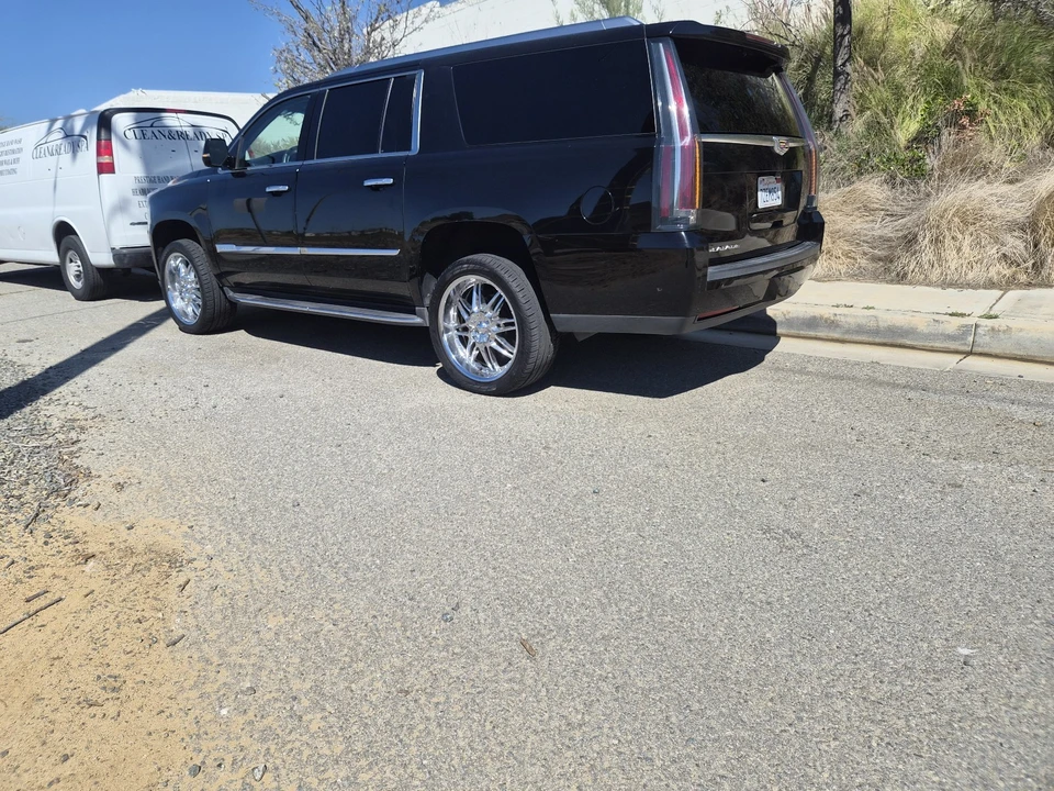 2018 Cadillac Escalade 4th Gen - Image 3 of 13