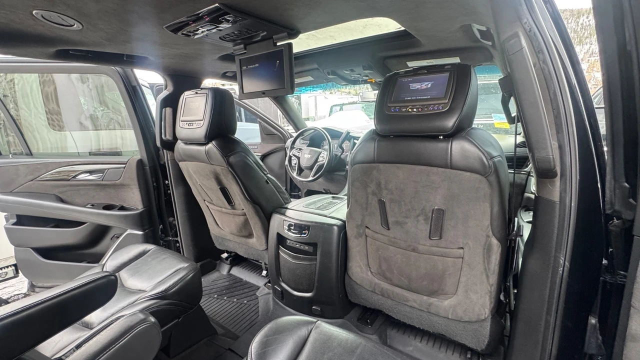 2018 Cadillac Escalade 4th Gen - Image 9 of 12