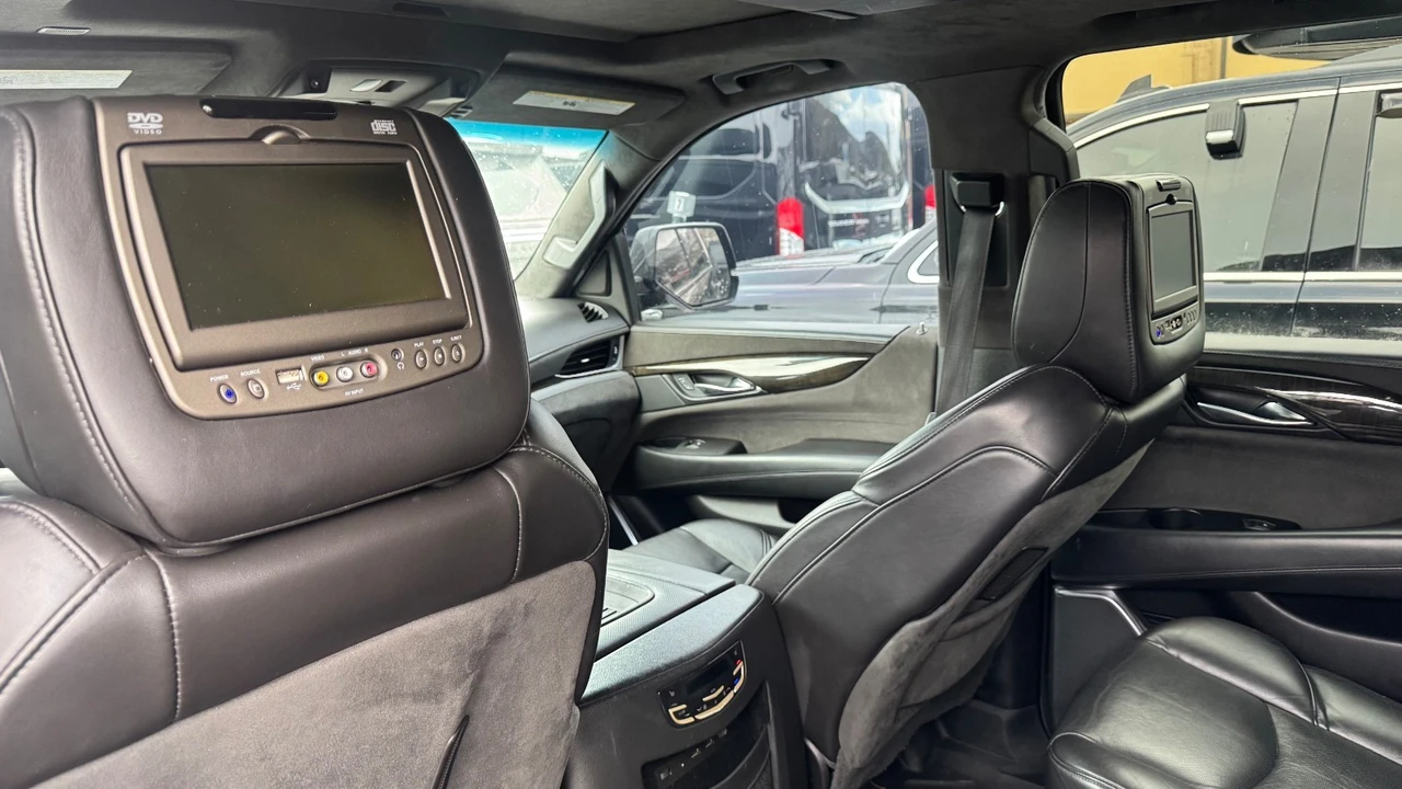 2018 Cadillac Escalade 4th Gen - Image 4 of 12