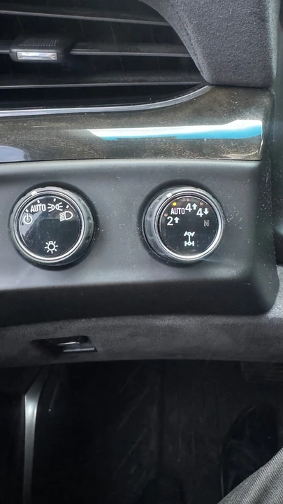 2018 Cadillac Escalade 4th Gen - Image 3 of 12
